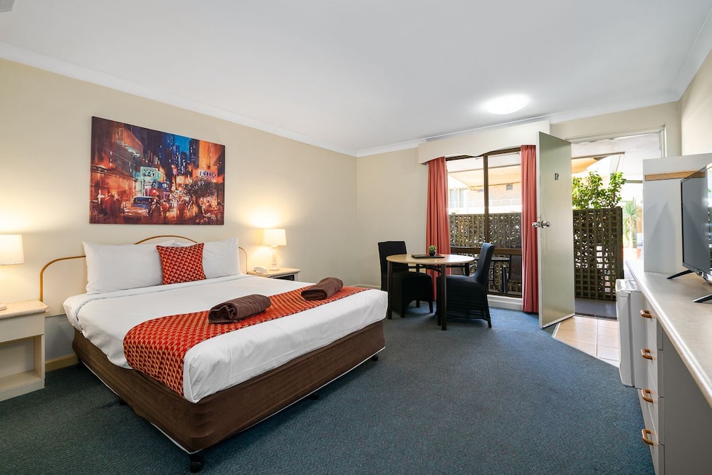 Garden City Motor Inn 12/53
