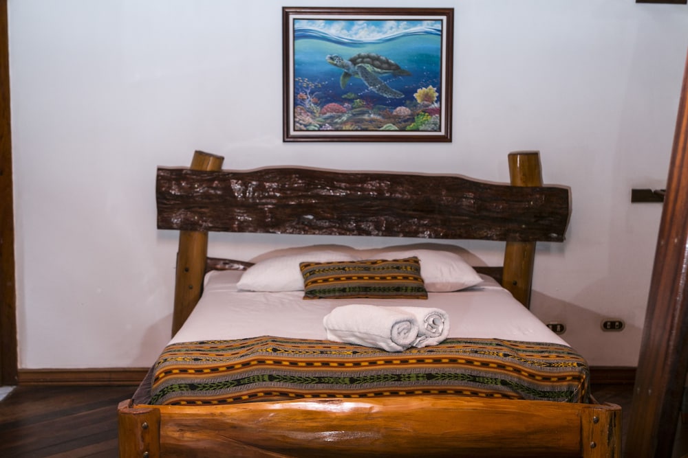 La Isla Inn Hotel 45/52