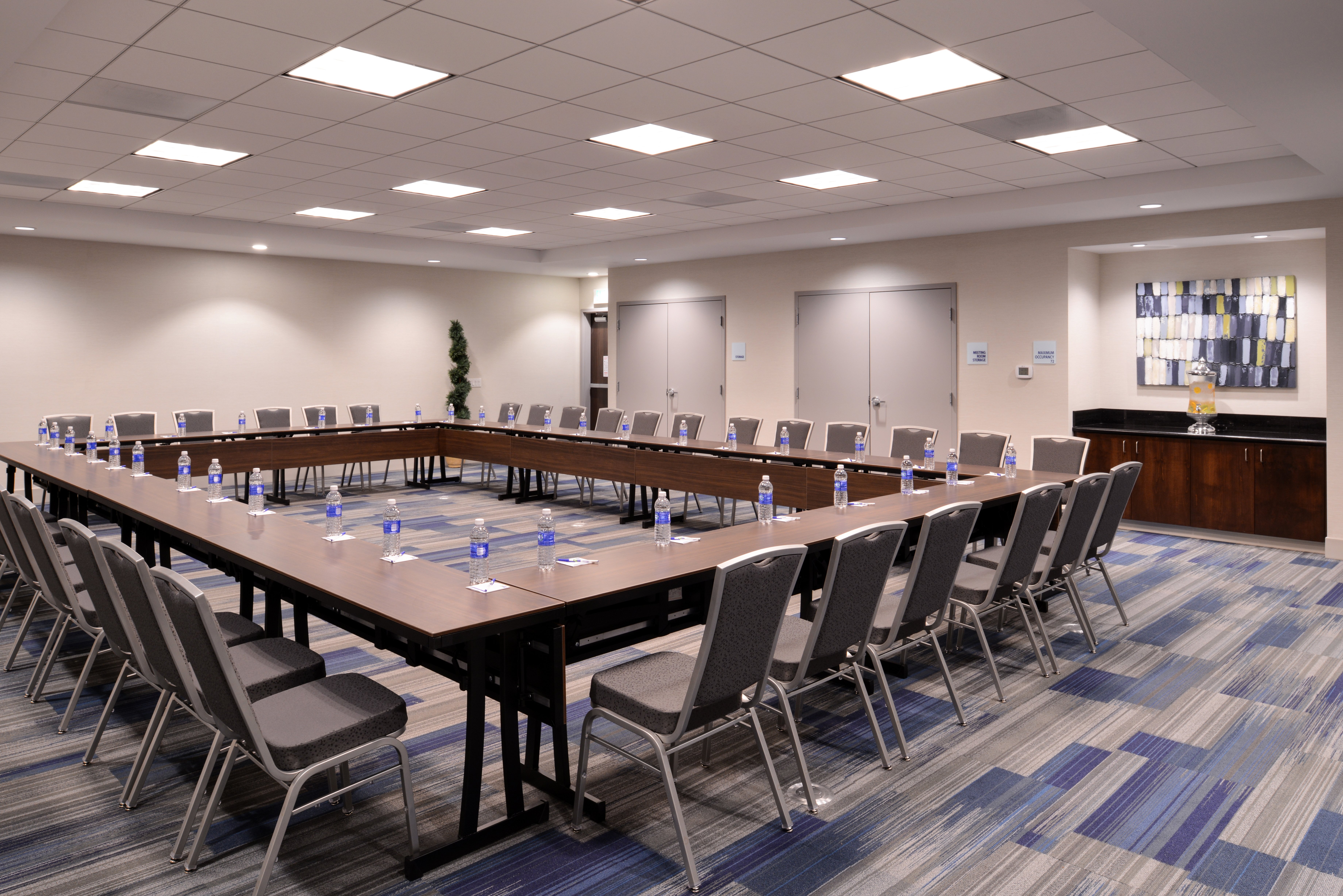 Holiday Inn Express Amp Suitesloma Linda San Bernardino S 57/63