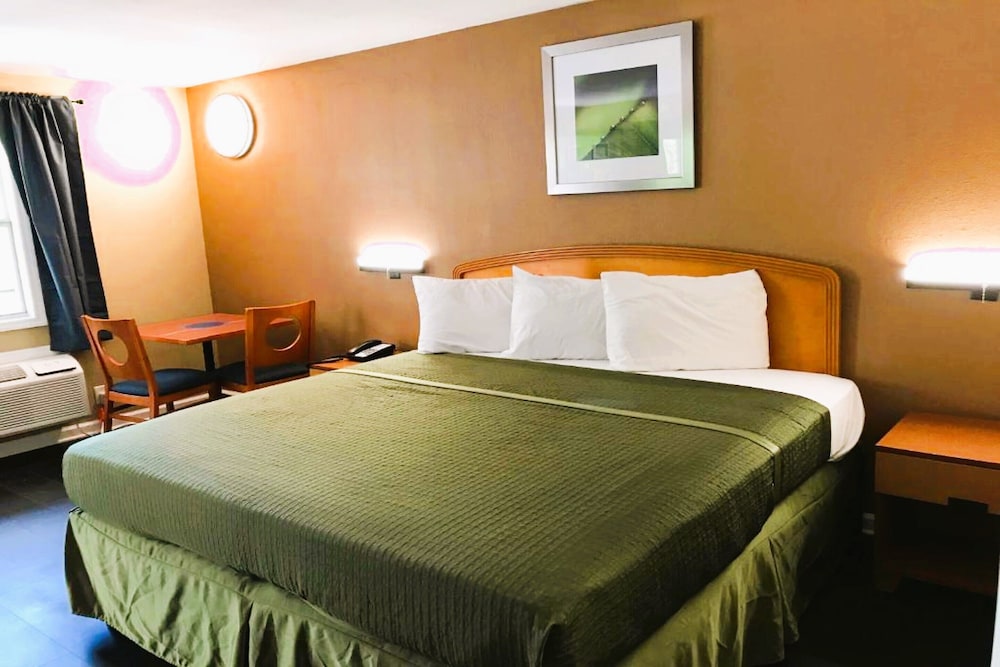 OYO Hotel Tallahassee Downtown 8/18