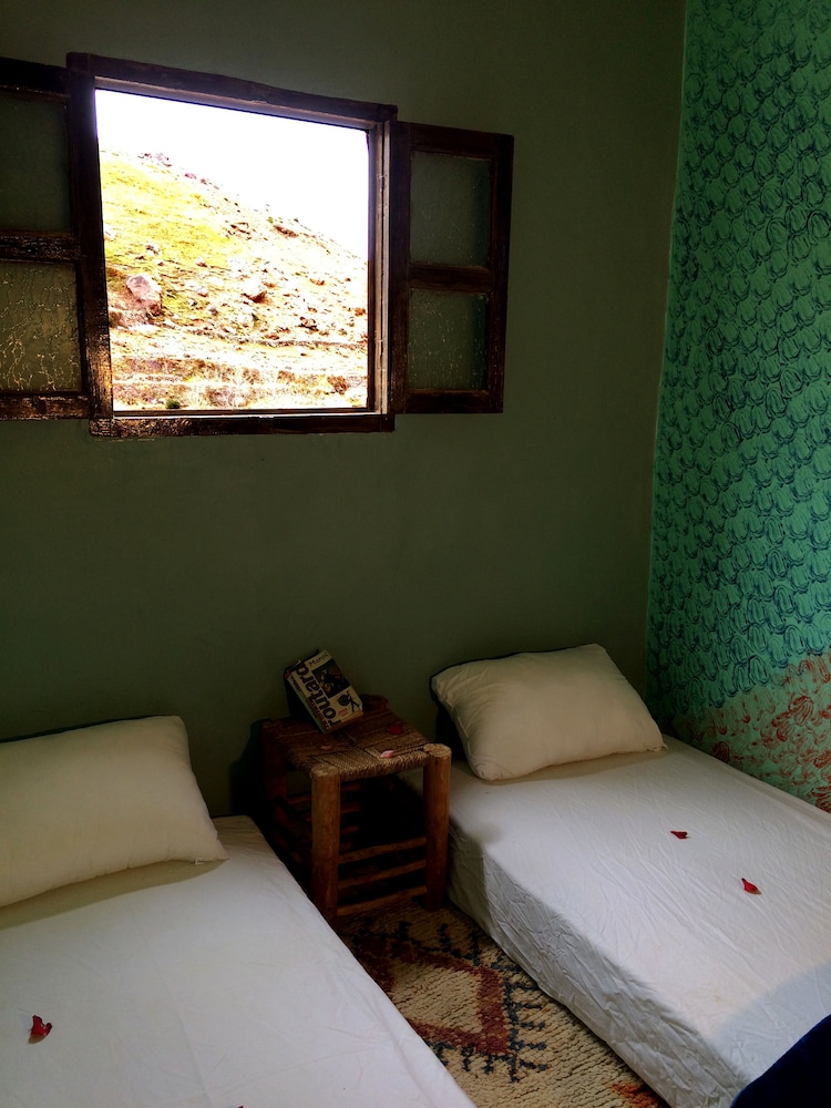 ROOM, DOUBLE BED