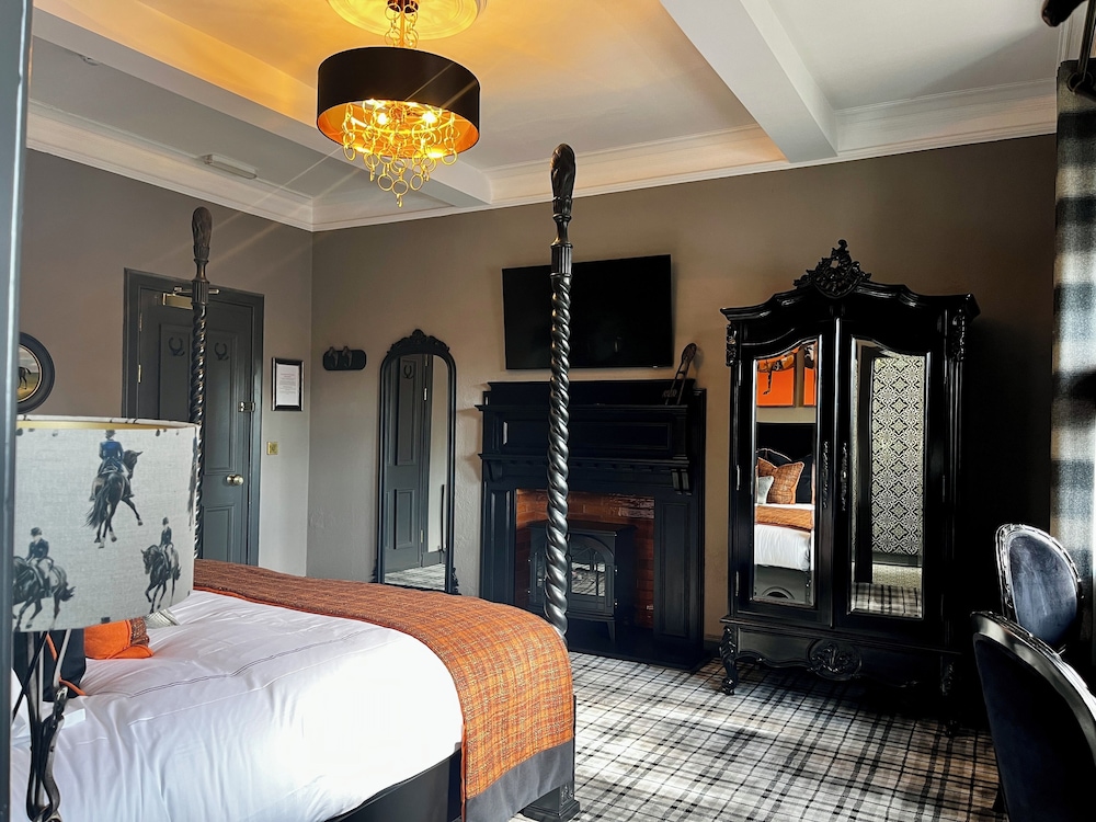 Abbotsford Hotel 8/50