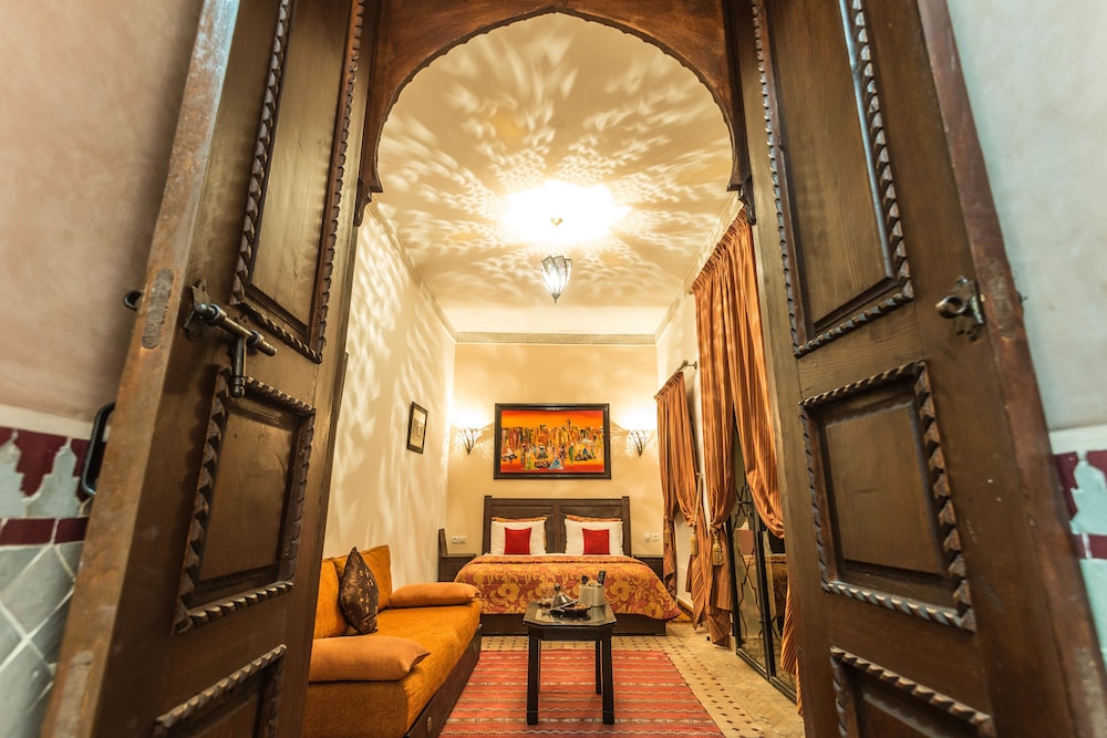 RIAD NASREEN 50/76