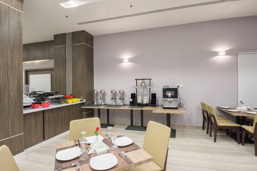 فندق اناله الخبر(Enala Hotel EL Khobar) 30/37