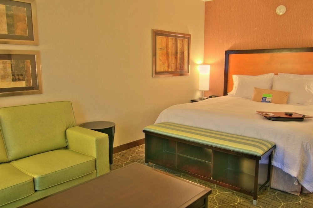 Hampton Inn & Suites Parsippany/North 17/55
