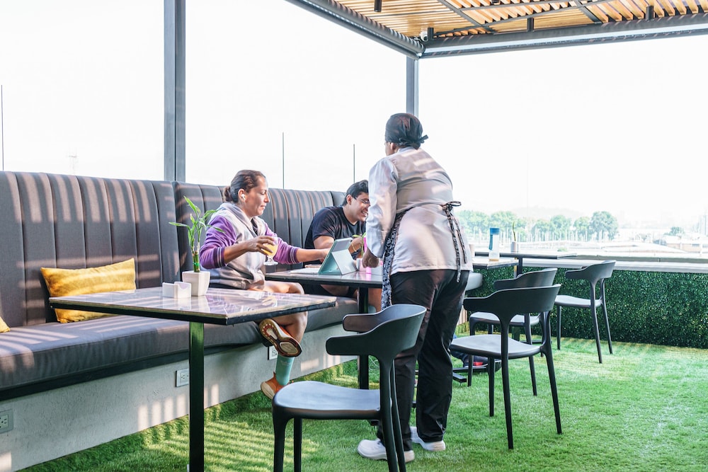 4 Sur Hotel 46/54