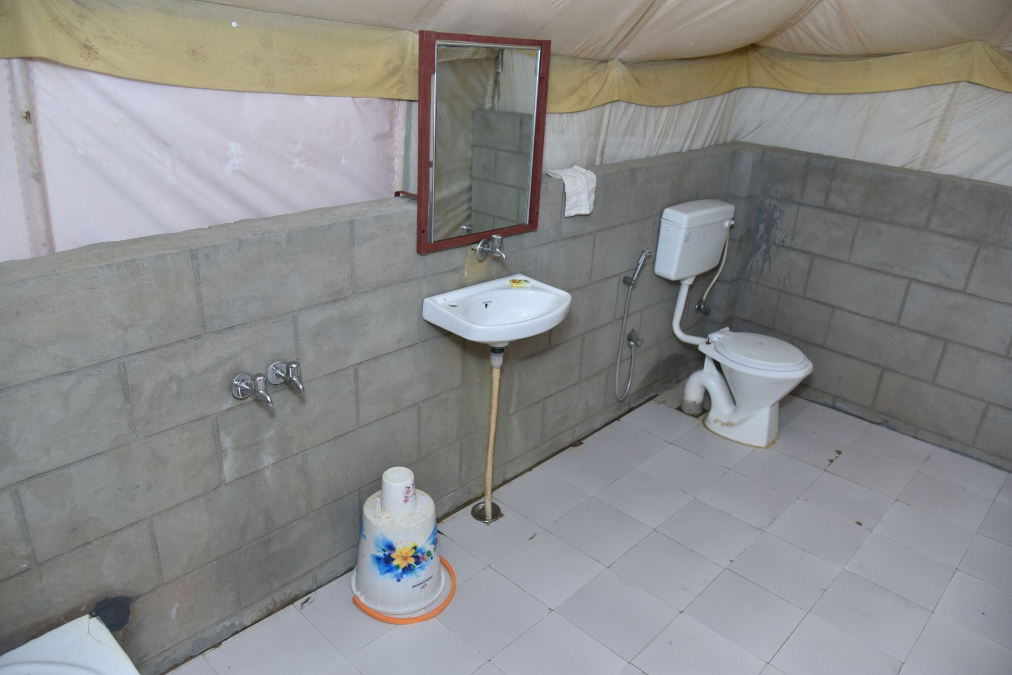 EXECUTIVE, TENT