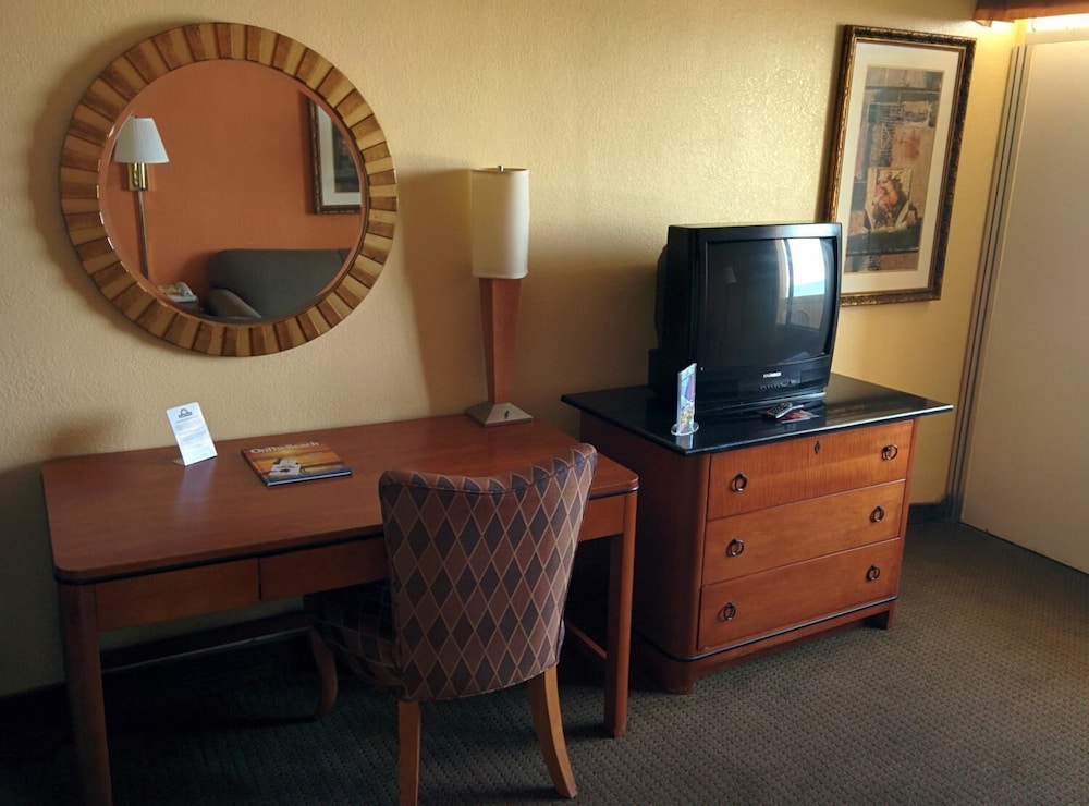 Days Inn by Wyndham Myrtle Beach-Beach Front 32/36