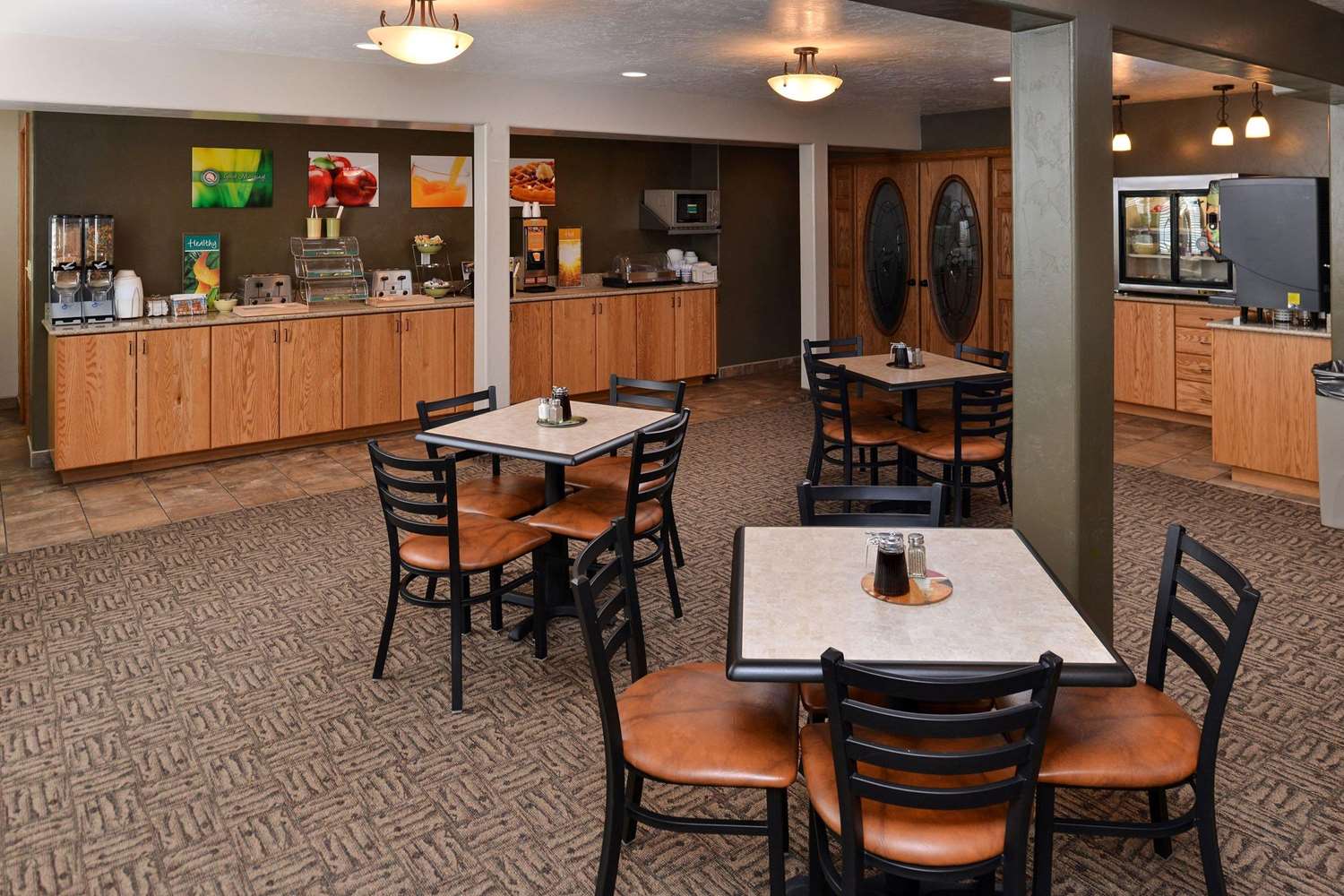 Quality Inn Vernal Near Dinosaur National Monument 27/43
