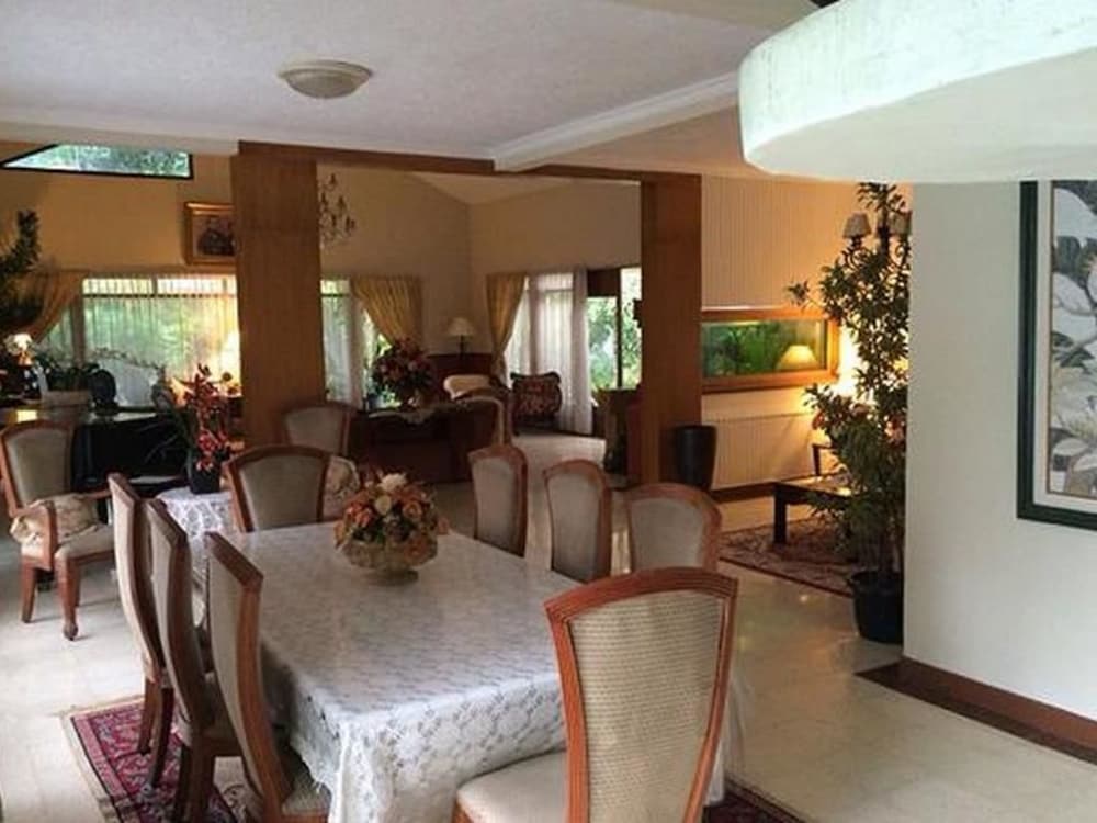 The Garden Family Guest House 50/50