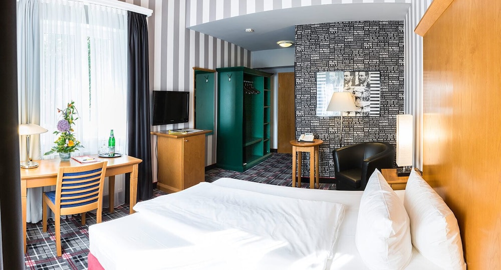 Grunau Hotel 7/33