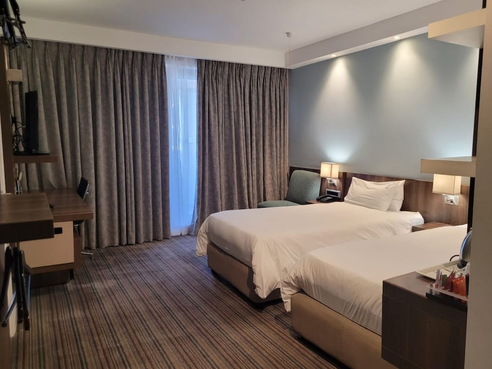 HOLIDAY INN EXPRESS DURBAN - UMHLANGA 41/83