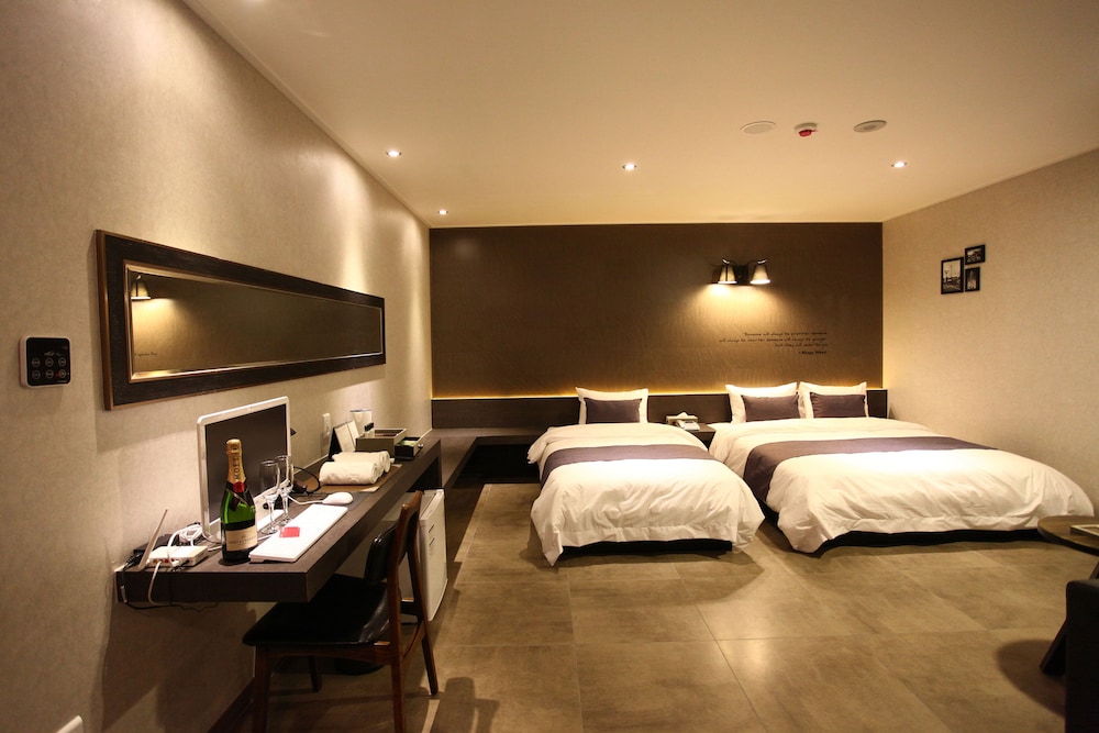 S Hotel 24/44