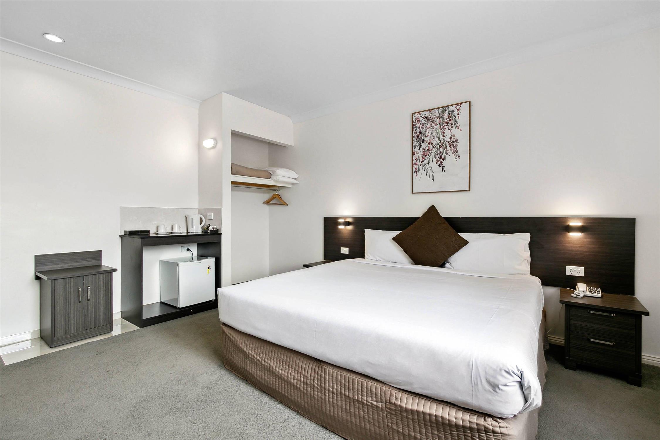 Upgrade, Queen Bed