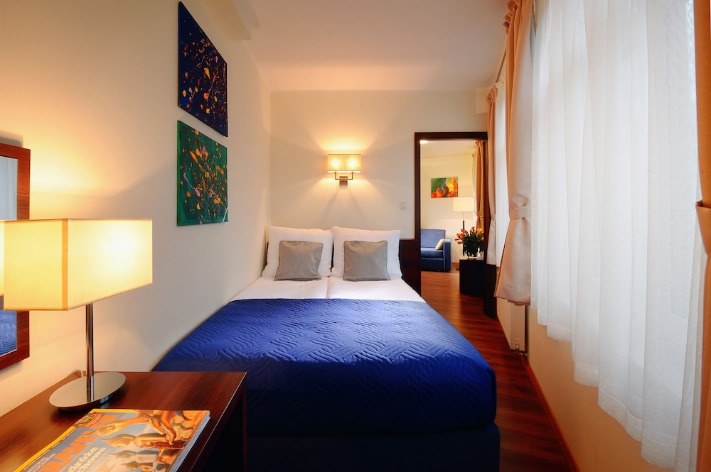 ROOM, TRIPLE, TWIN BEDS, SOFA