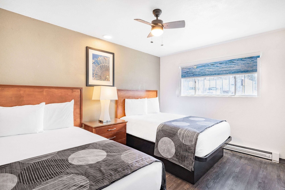 Oceanside Inn and Suites a Days Inn by Wyndham 14/38