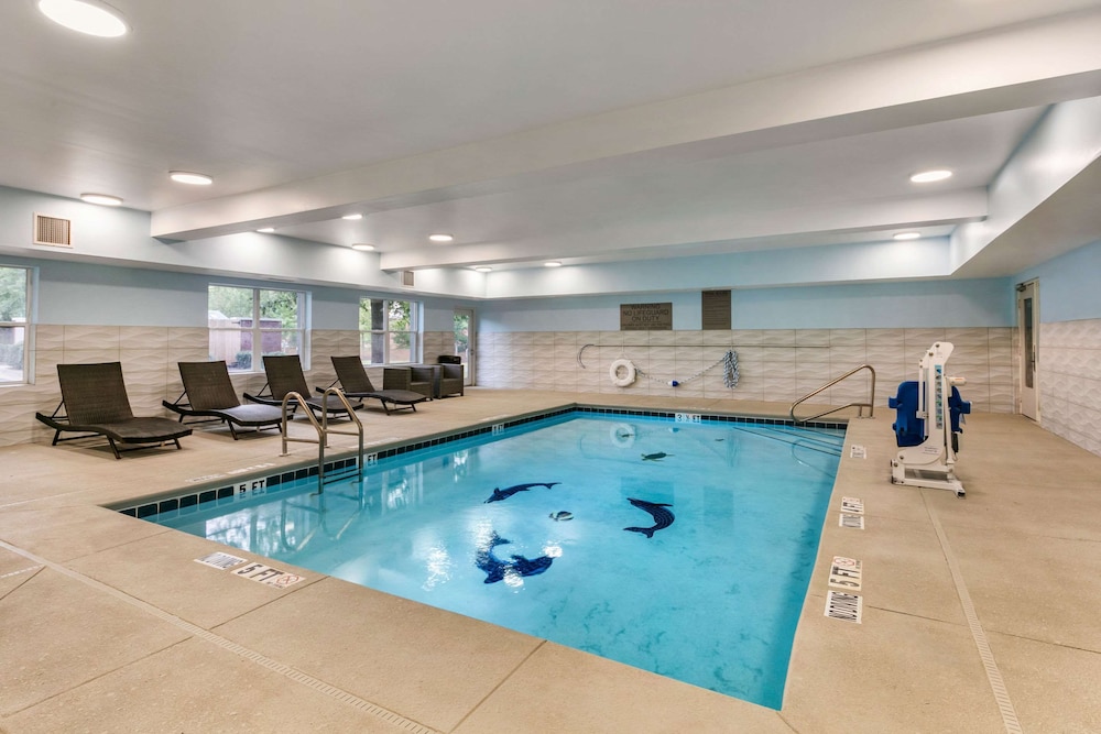 Clarion Pointe Columbus-Bradley Park 37/39