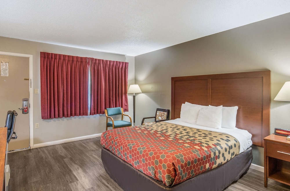 Econo Lodge Inn & Suites Yreka, CA 18/50