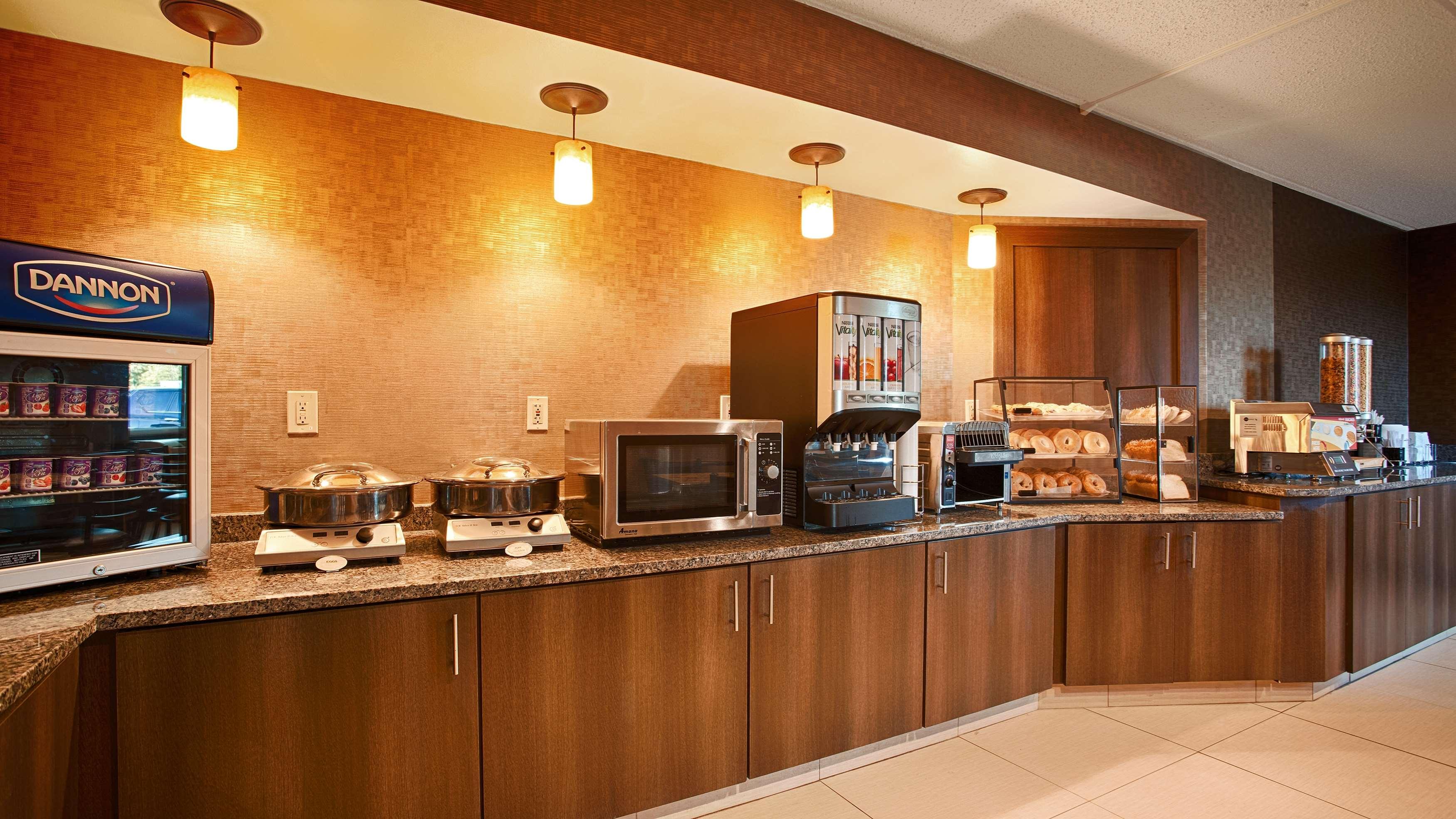 Best Western The Inn At Buffalo Airport 12/18