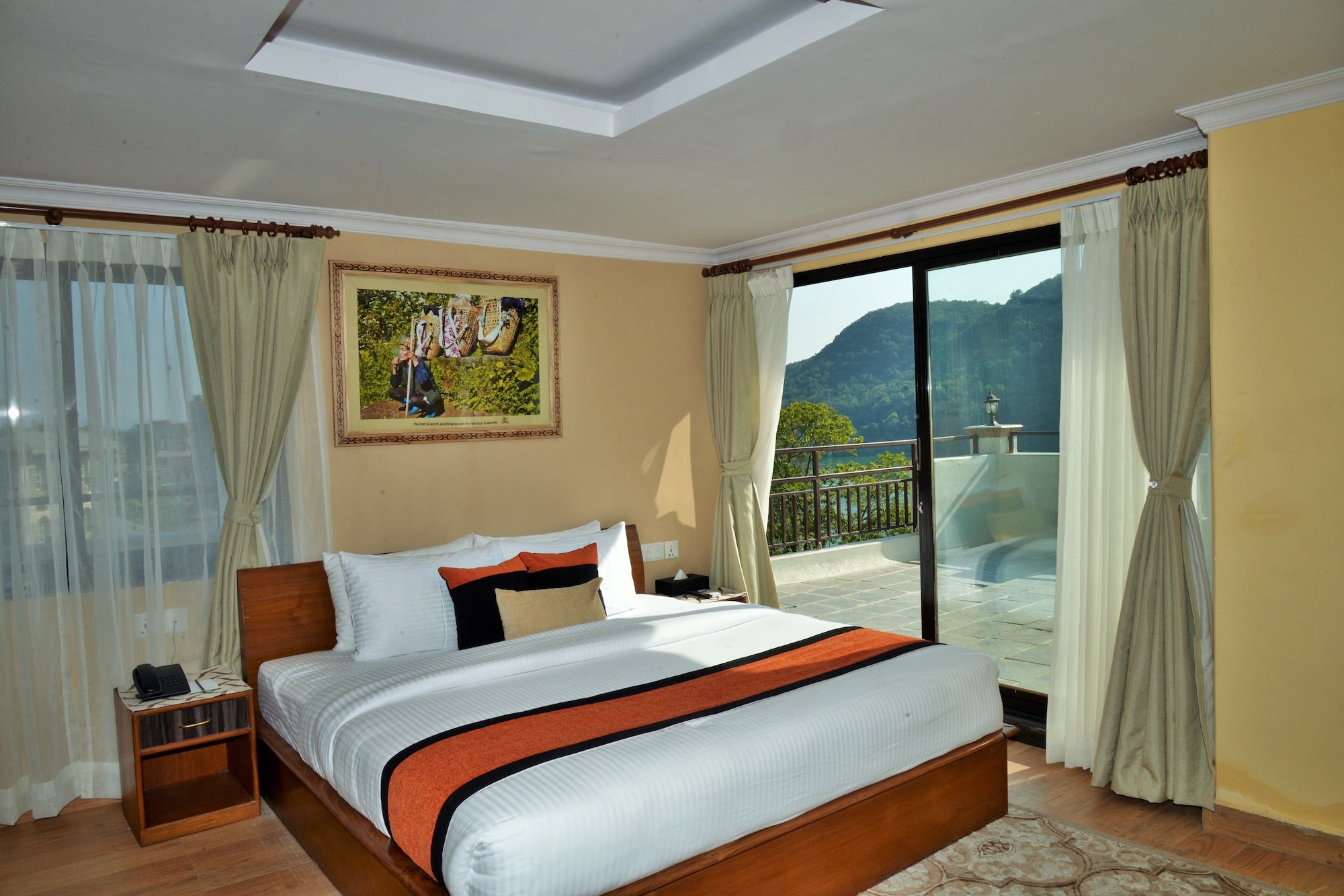 1 BEDROOM, JUNIOR SUITE, MOUNTAIN VIEW, BATHTUB
