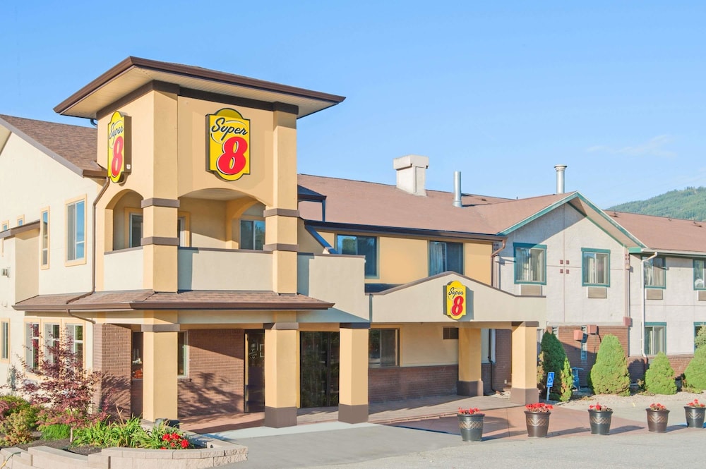 Super 8 by Wyndham Salmon Arm 2/35