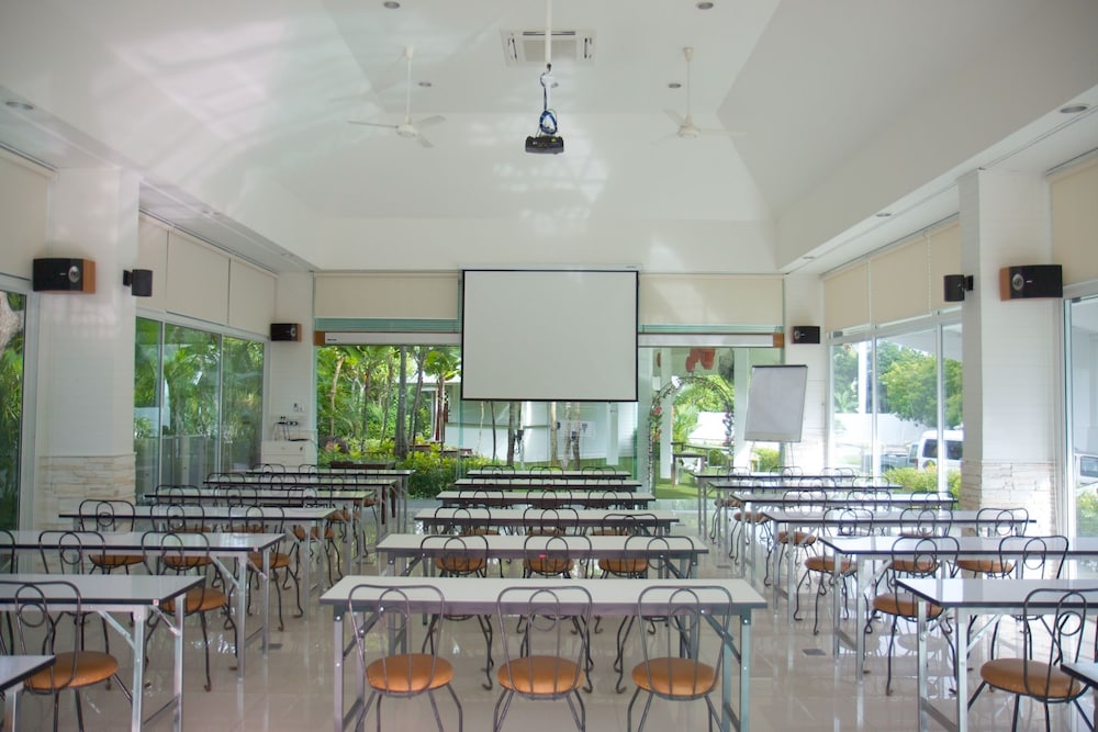 Charn Residence 28/31