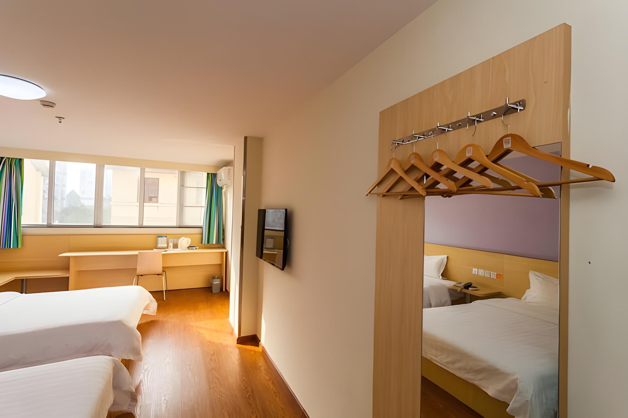 7 Days Inn Chengdu North Railway Train Station Square Branch 28/39