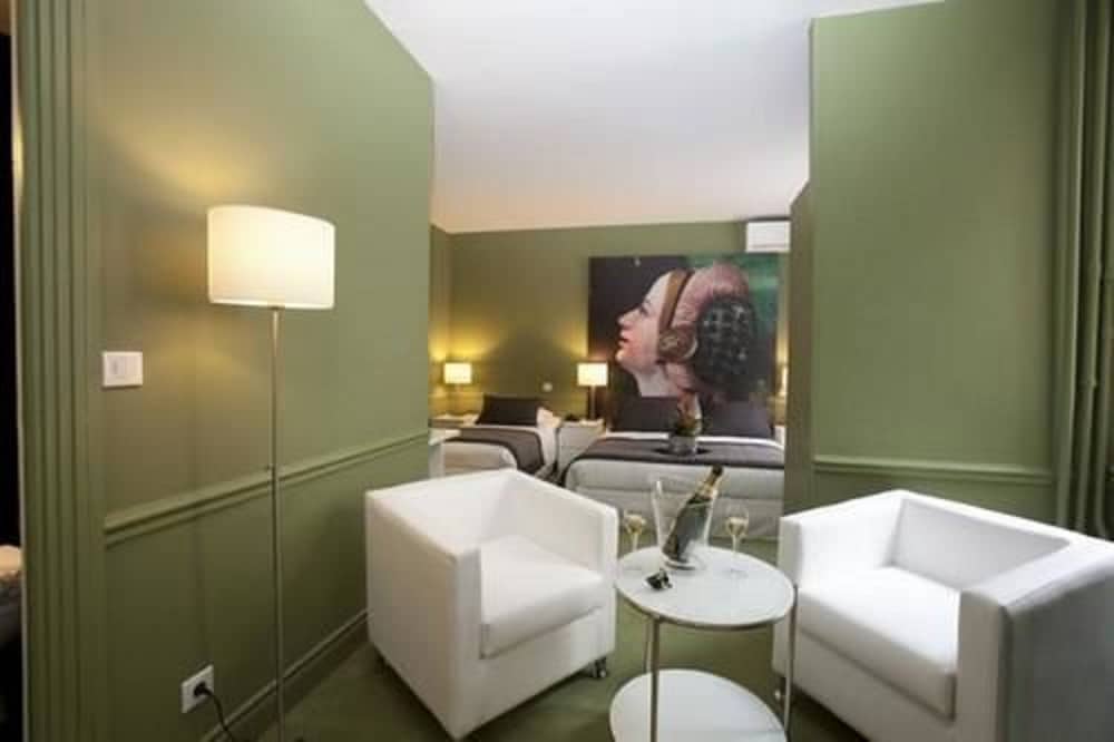 Cecyl Hotel 50/50
