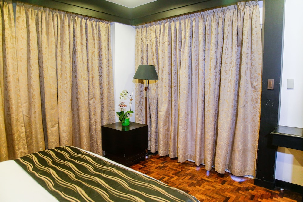 Forest Crest Nature Hotel and Resort Powered by ASTON (ex Chateau Royale Sports and Country Club) 33/77