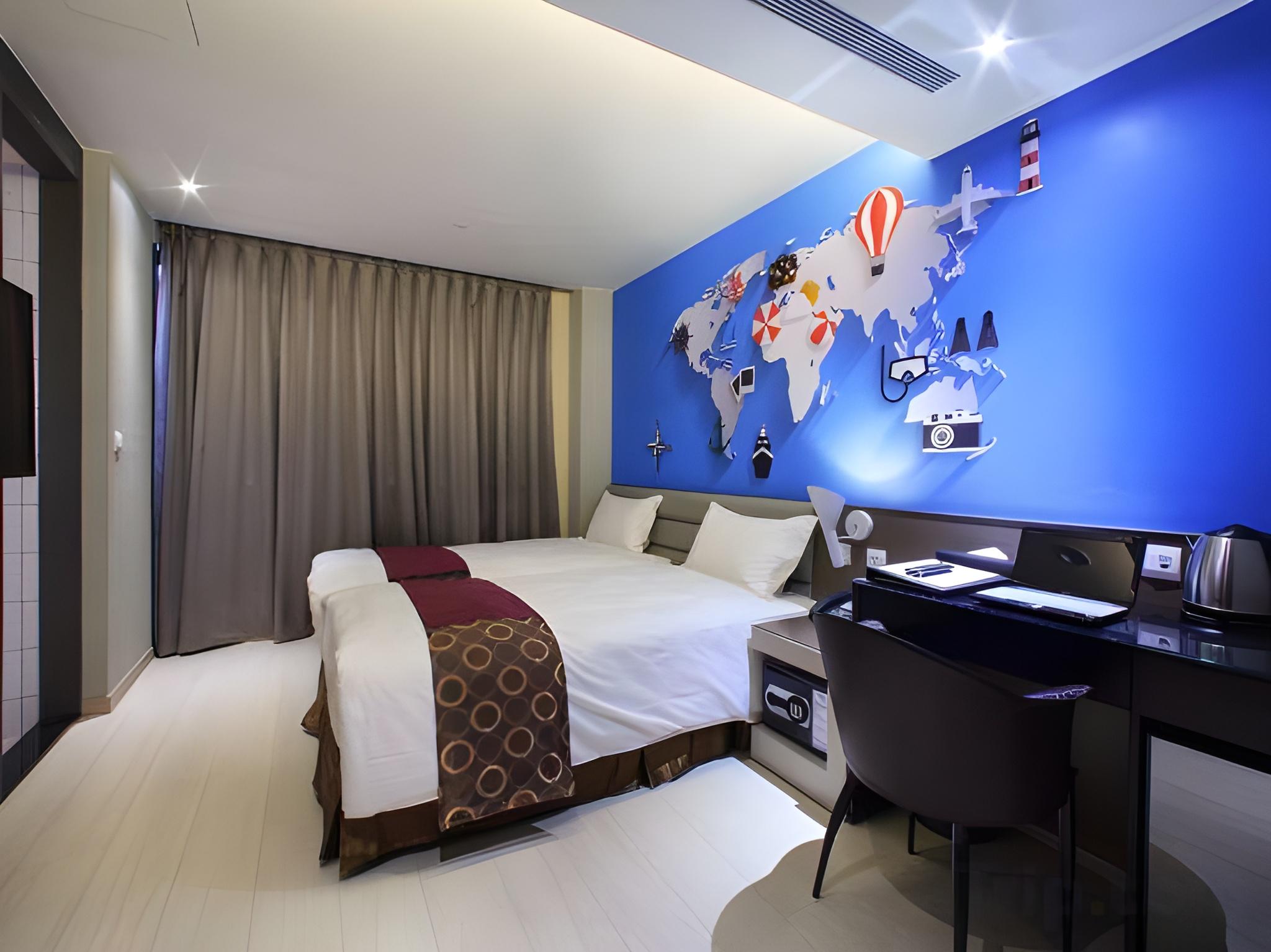Premier, Twin Beds