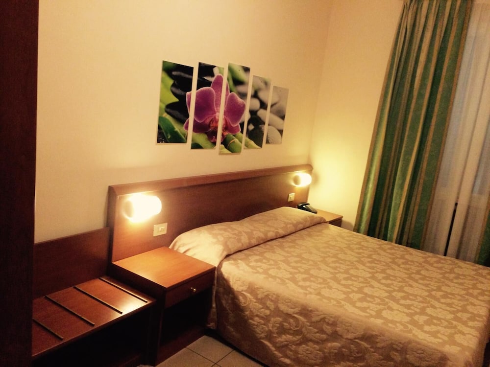 Hotel Paradiso 12/40