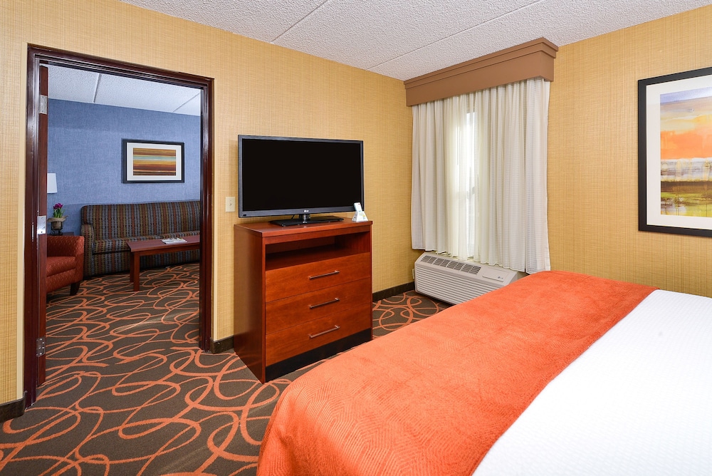 Best Western Plus Fresno Airport Hotel 21/68