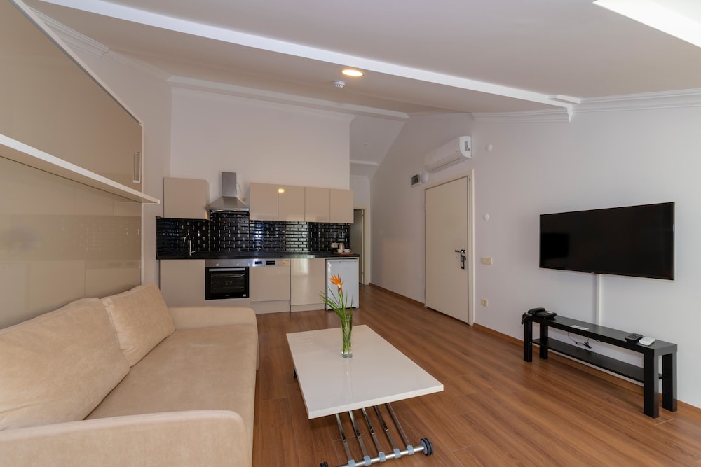 Joy Suites Hotel 39/69