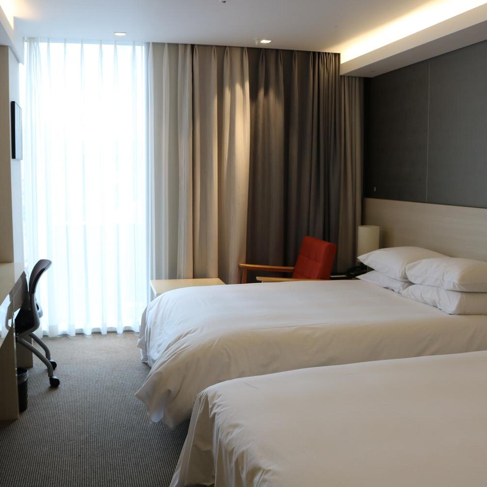 Room, Double or Twin Bed