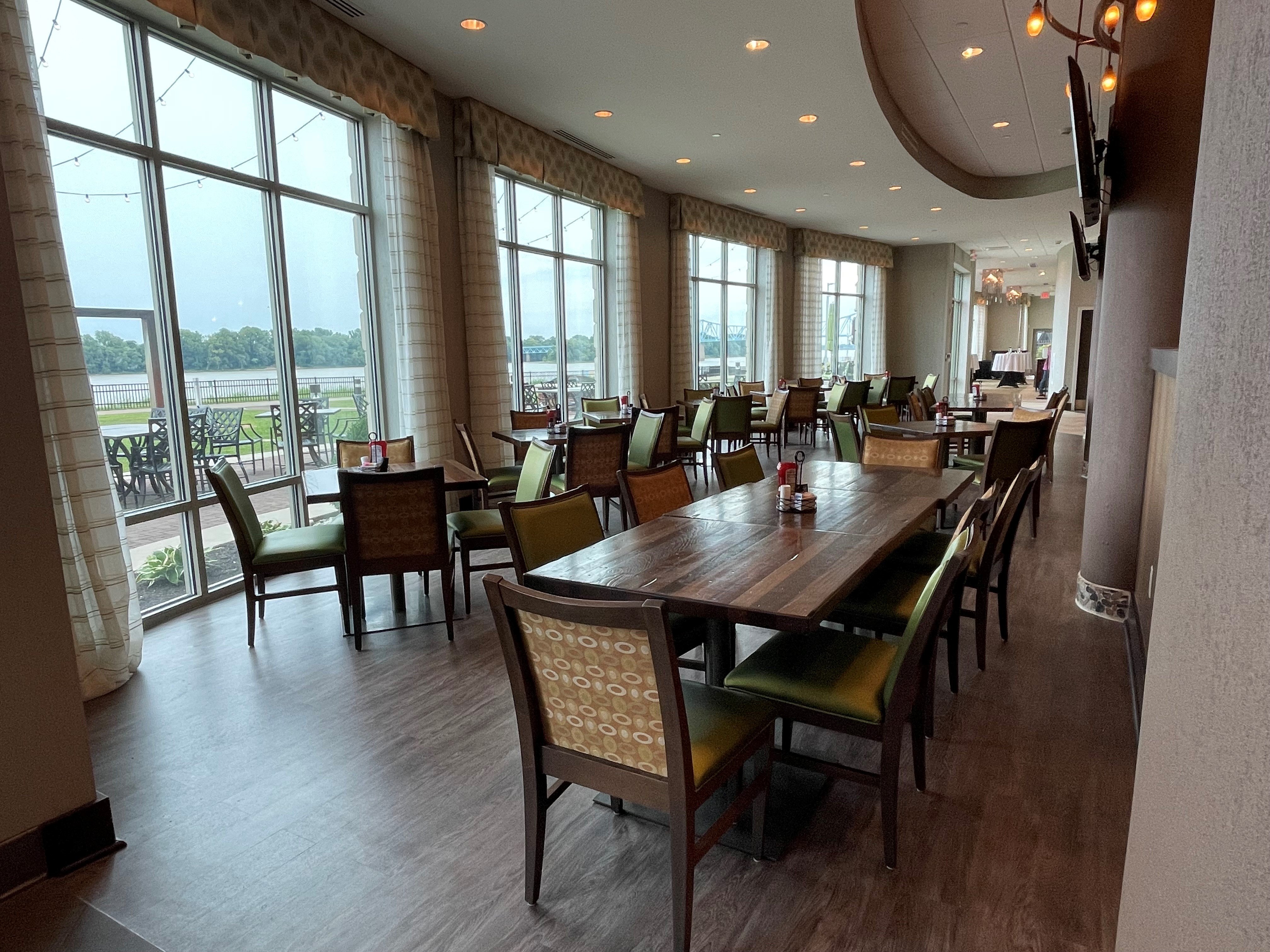 Holiday Inn Owensboro Riverfront 60/75