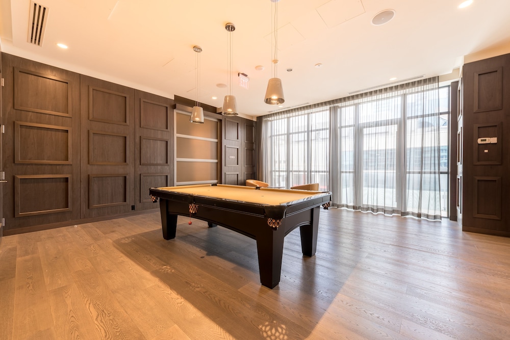 Grand Royal Condos - Cn Tower 12/71