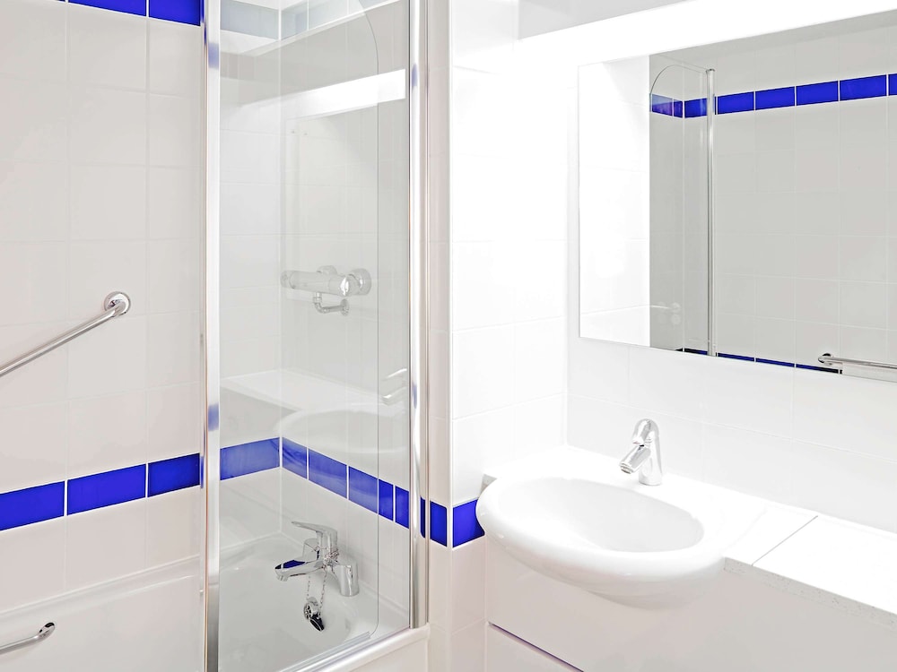 Ibis budget Warrington Lymm Services 7/33