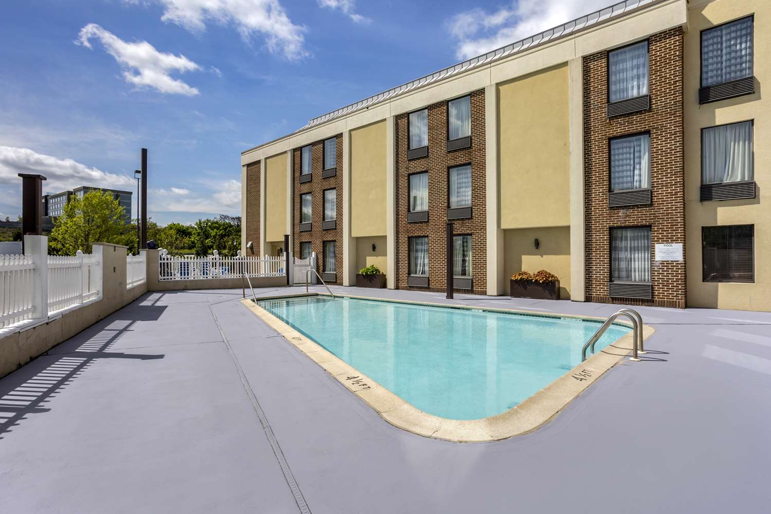 Best Western Harrisburg North 16/17