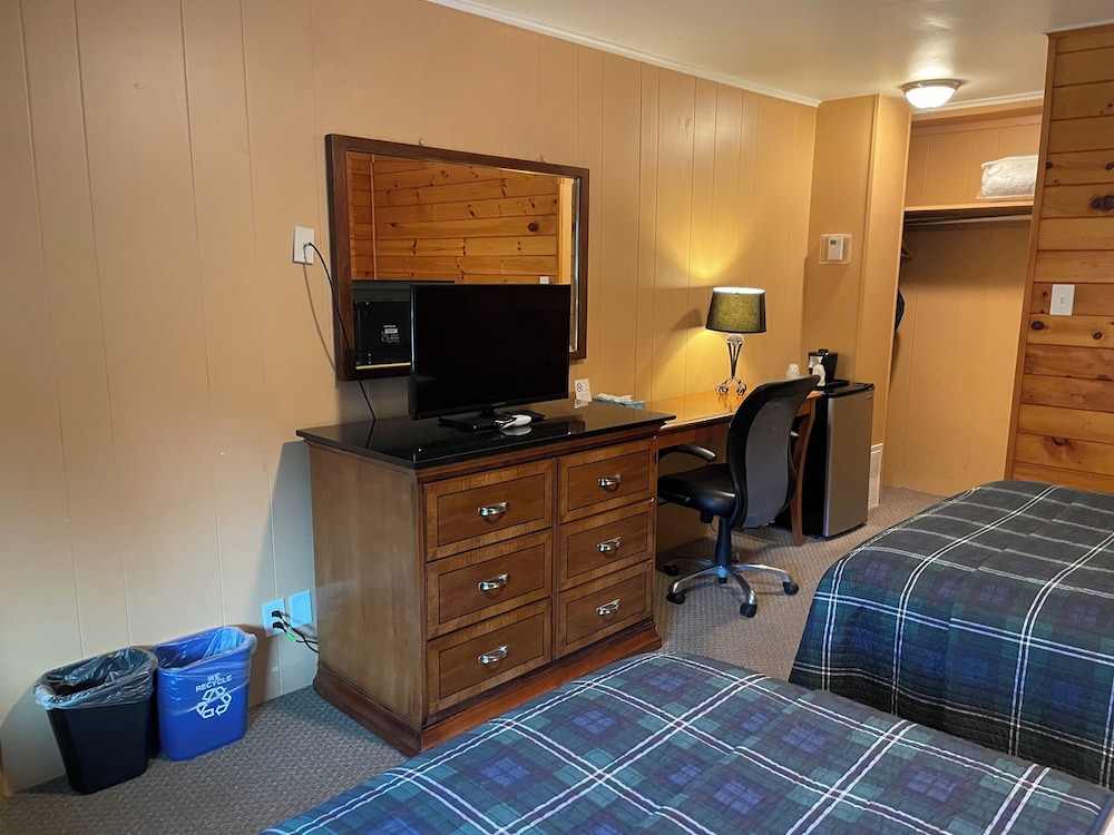 NORTHERN LIGHTS LODGE 12/70