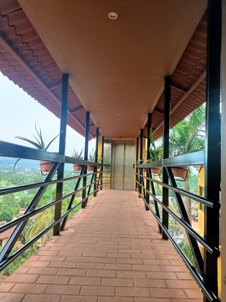 Hotel Plaza Tucanes 35/50