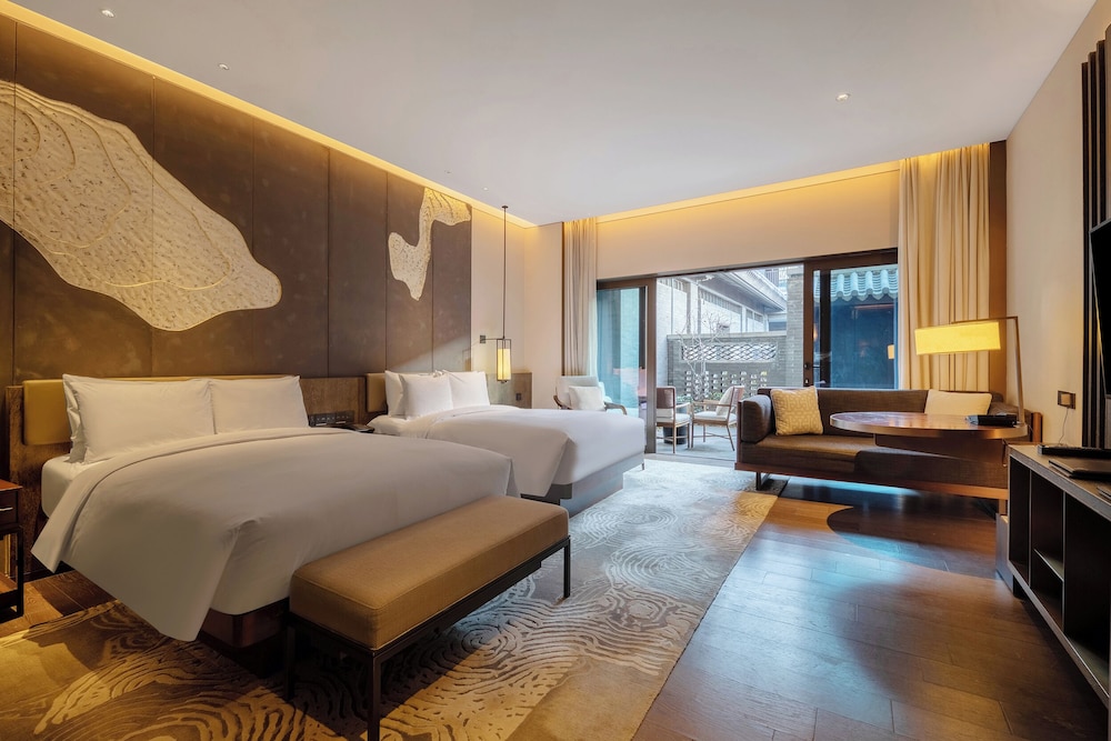 Courtyard, 2 Double Beds, Courtyard View