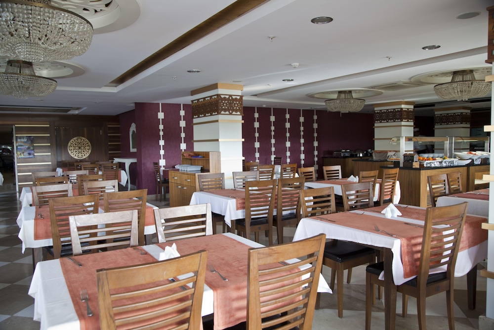 Adella Side Hotel 66/73