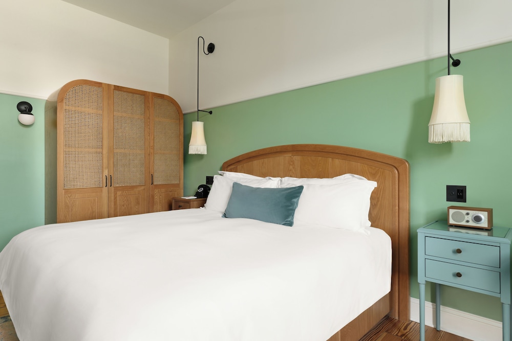 CLASSIC, KING BED