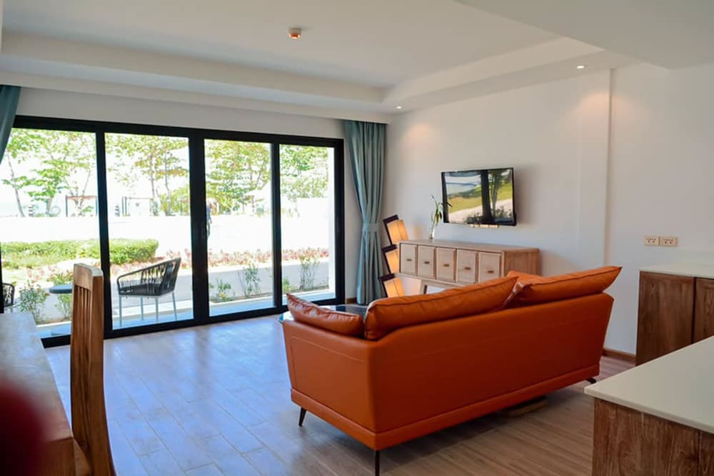 Royal Yao Yai Island Beach Resort 30/50