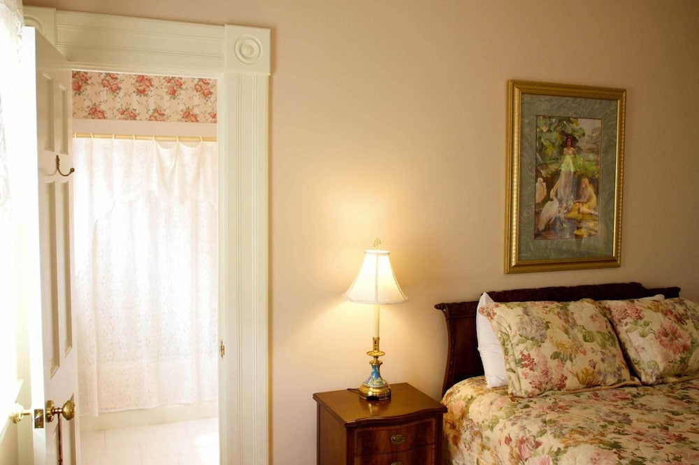 Lookaway Inn 40/64