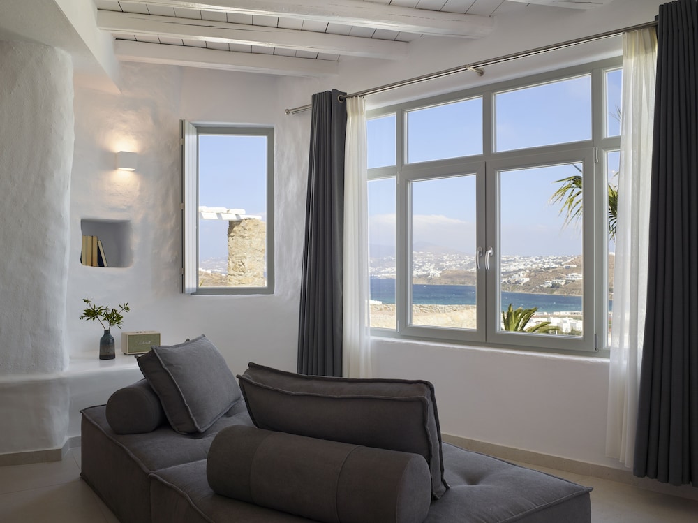Kallos of Mykonos 33/50