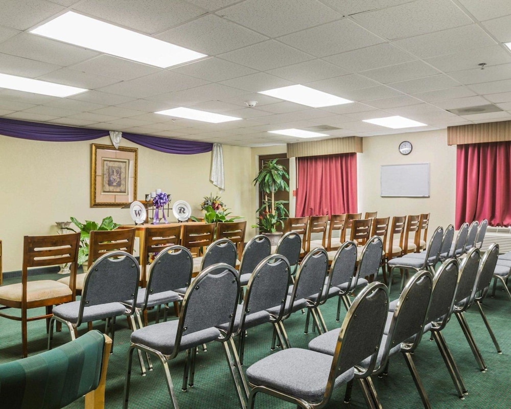 Quality Inn & Suites North Montgomery 30/34