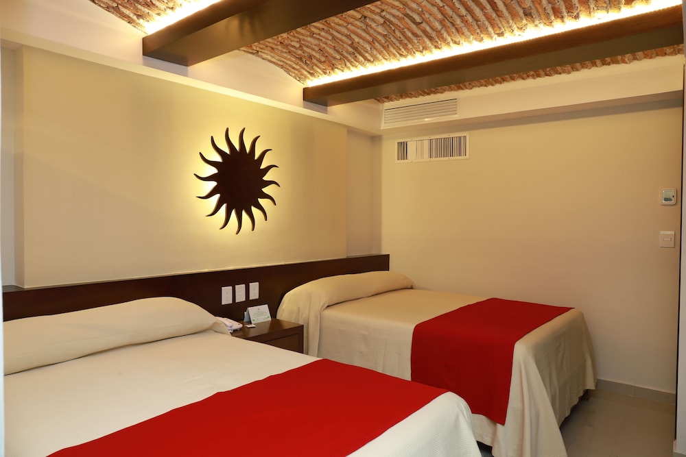 Suites Las Flores Beach Mazatlan 17/50