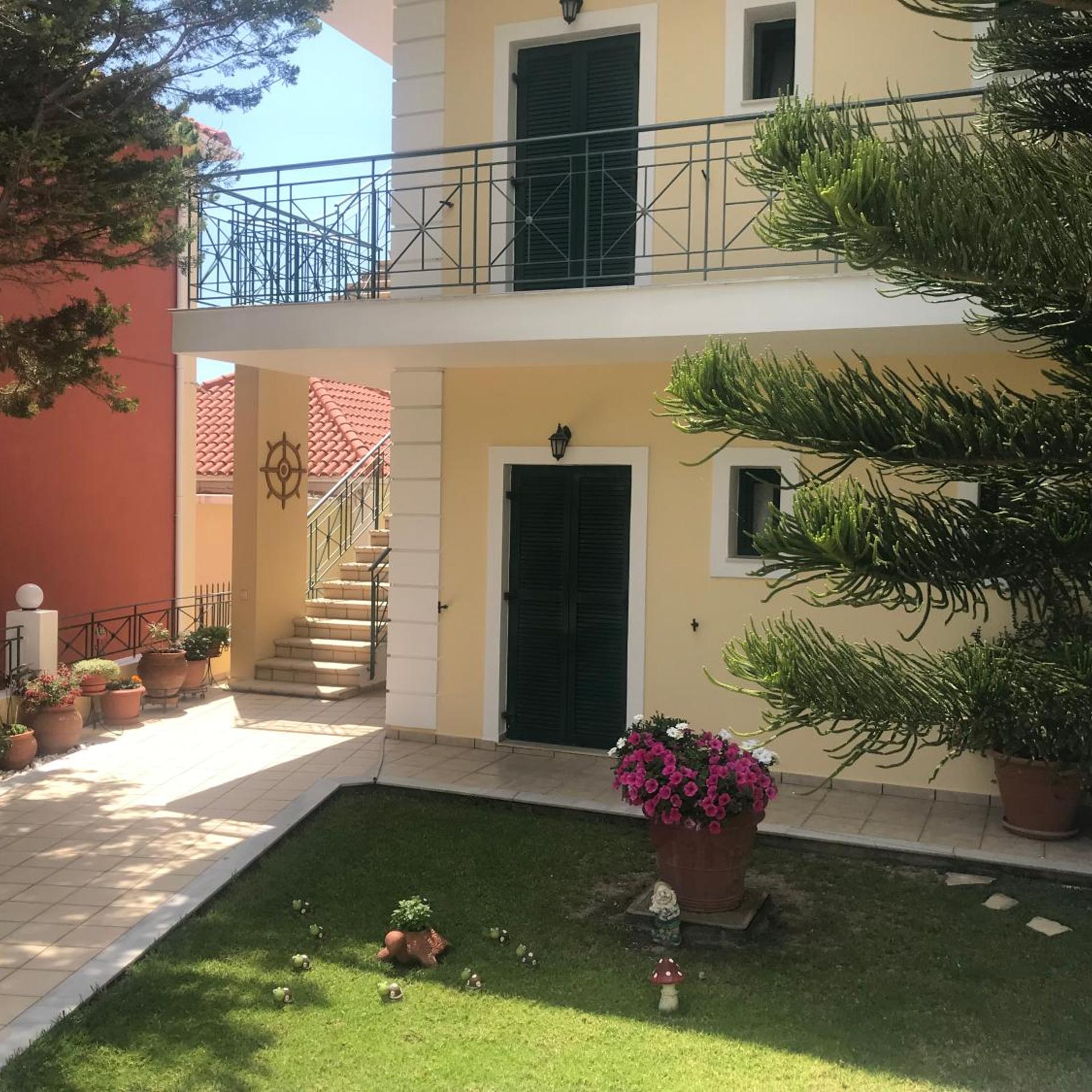 Naftilos Studios 43/54
