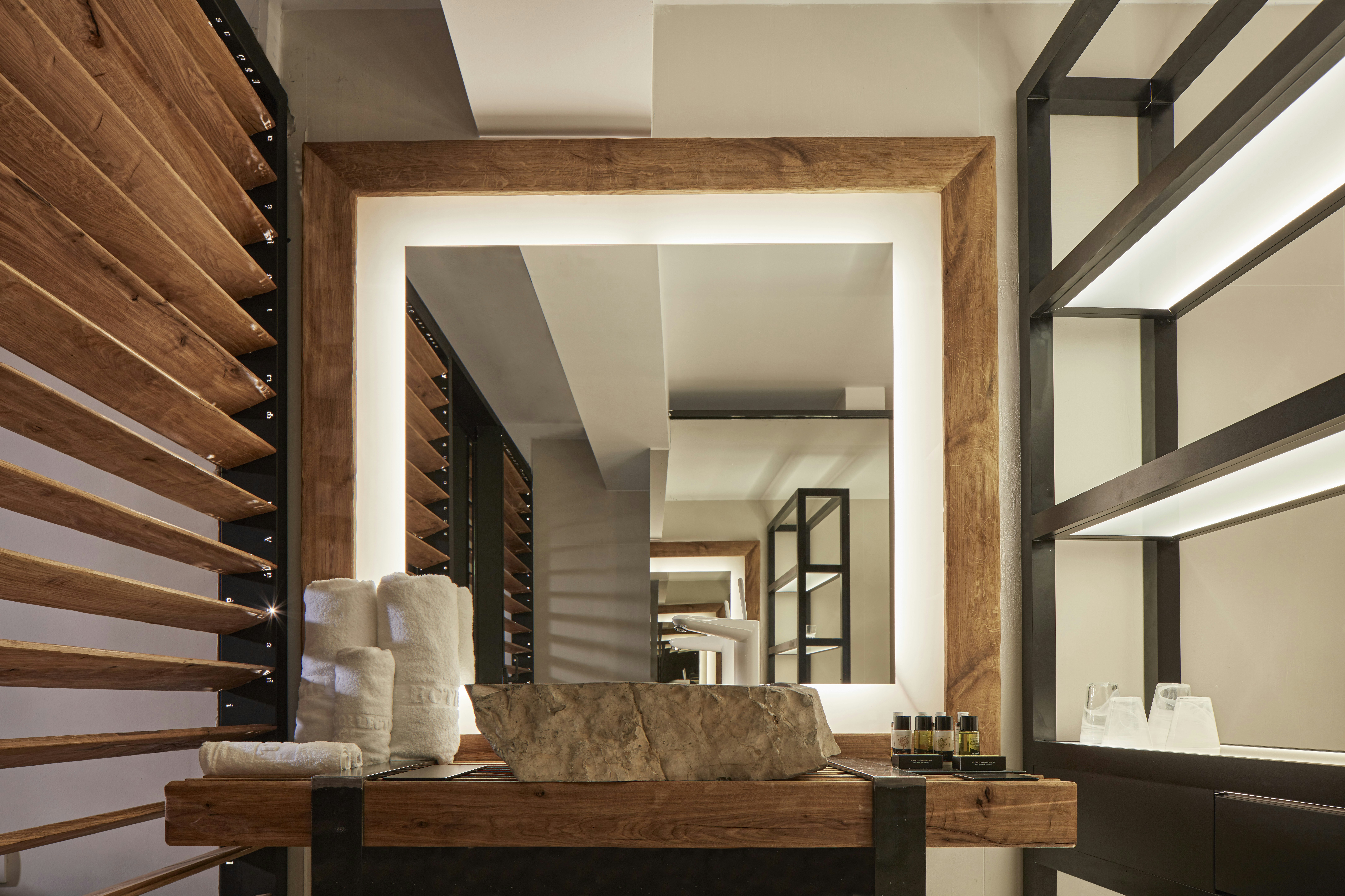 Royal Myconian - Leading Hotels Of The World 34/37